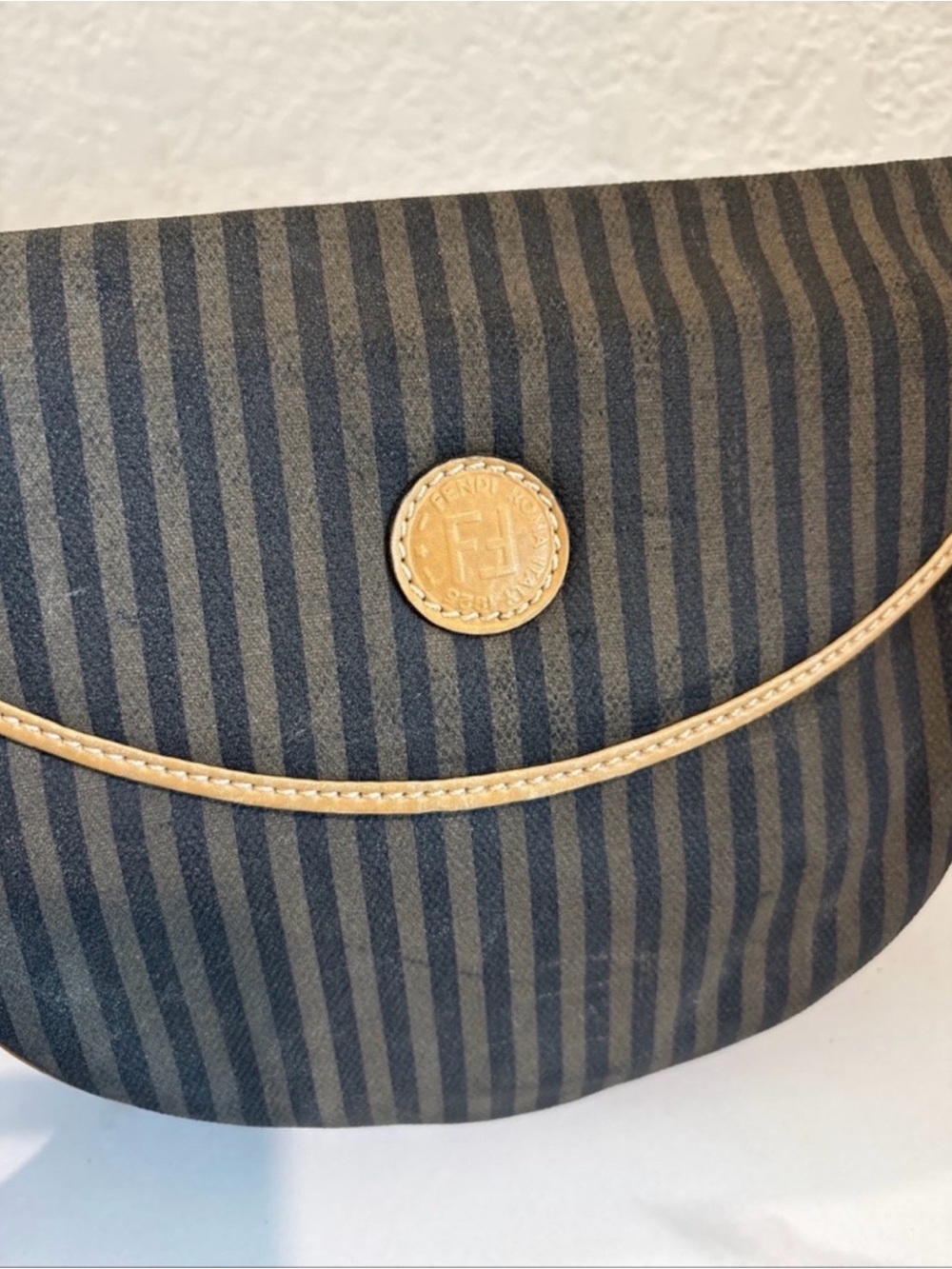Fendi Vintage Pequín Stripe
Crossbody Bag - Picture 4 of 15